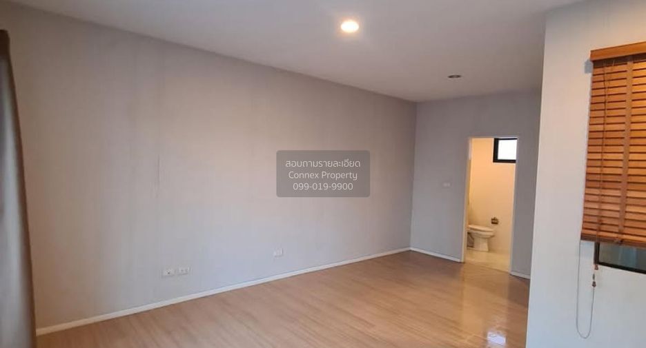 For sale 3 bedrooms townhouse in Lak Si, Bangkok