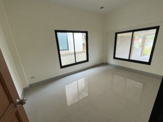 出售 3 卧室 独立屋 在 Nikhom Phatthana, Rayong