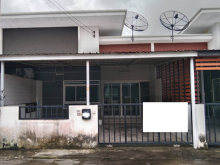 Casa adosada en venta de 2 habitaciones en Pluak Daeng, Rayong
