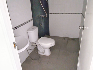 Casa adosada en venta de 2 habitaciones en Pluak Daeng, Rayong