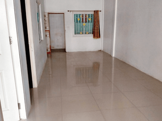 Casa adosada en venta de 2 habitaciones en Pluak Daeng, Rayong