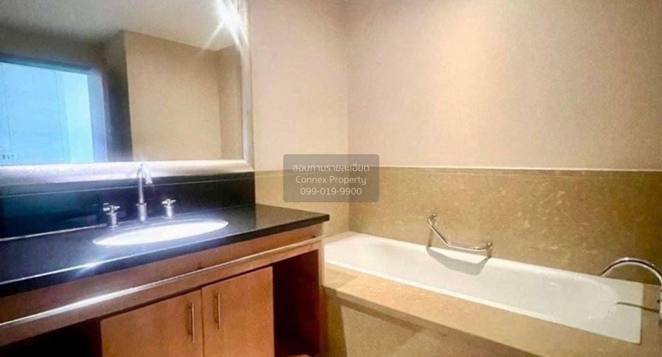 For rent 3 bedrooms condo in Sathon, Bangkok