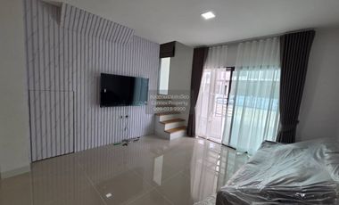 À louer 3 chambres maison de ville à Bang Phli, Samut Prakan
