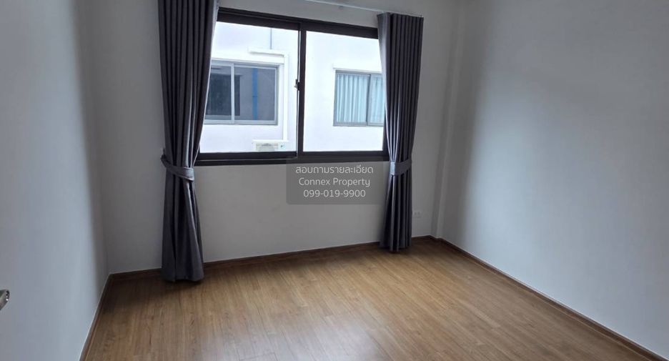 For rent 3 bedrooms townhouse in Bang Phli, Samut Prakan