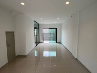 For rent 4 bedrooms townhouse in Bang Khen, Bangkok