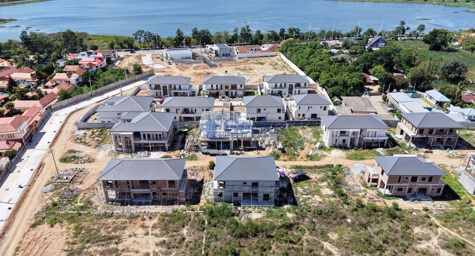 Casa en venta de 4 habitaciones en Bang Lamung, Chonburi