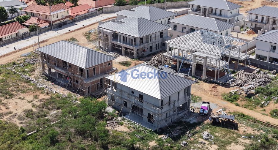 Casa en venta de 4 habitaciones en Bang Lamung, Chonburi