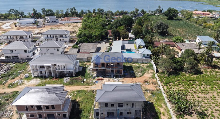 Casa en venta de 4 habitaciones en Bang Lamung, Chonburi