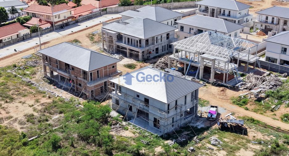 Casa en venta de 4 habitaciones en Bang Lamung, Chonburi