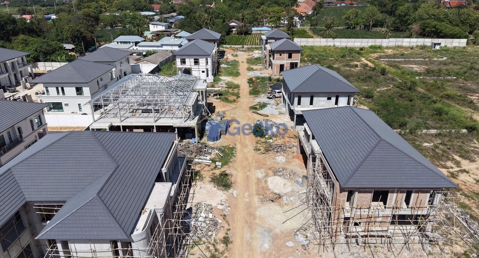 Casa en venta de 4 habitaciones en Bang Lamung, Chonburi