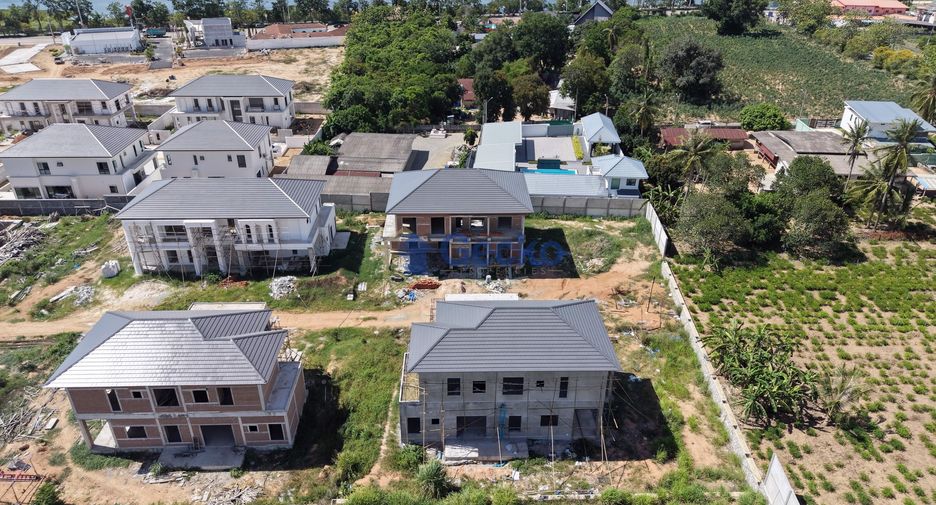 Casa en venta de 4 habitaciones en Bang Lamung, Chonburi