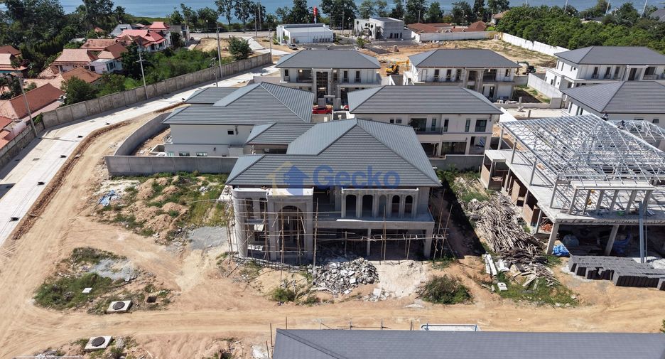 Casa en venta de 4 habitaciones en Bang Lamung, Chonburi