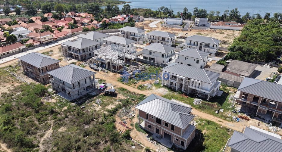 Casa en venta de 4 habitaciones en Bang Lamung, Chonburi