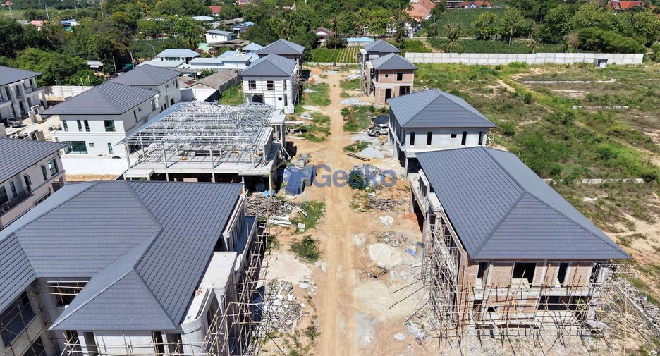 Casa en venta de 4 habitaciones en Bang Lamung, Chonburi