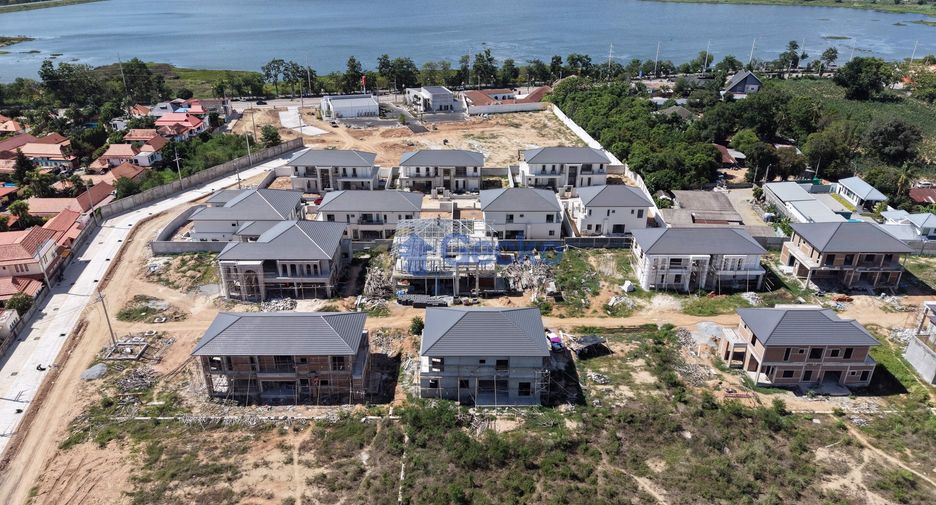 Casa en venta de 4 habitaciones en Bang Lamung, Chonburi