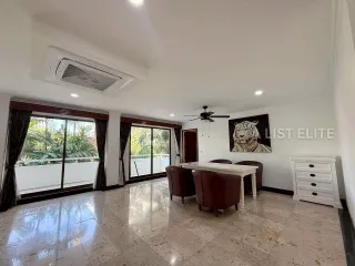 À louer 4 chambres maison à Bang Lamung, Chonburi