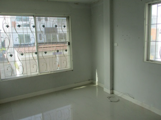 For sale 4 bedrooms townhouse in Bang Khun Thian, Bangkok