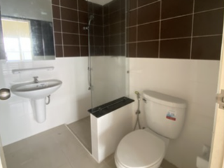Casa adosada en venta de 4 habitaciones en Mueang Rayong, Rayong