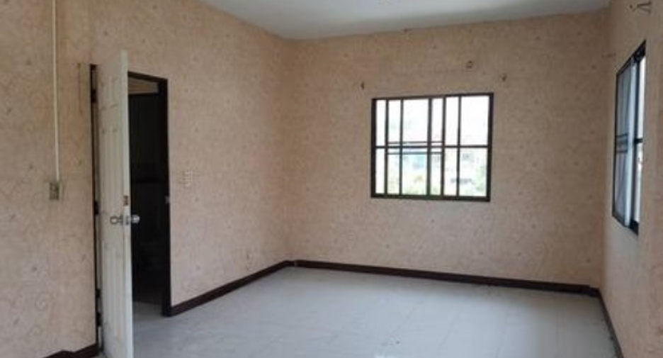 For sale 4 bedrooms house in Nong Chok, Bangkok