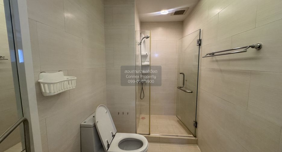 For rent 2 bedrooms condo in Bang Rak, Bangkok