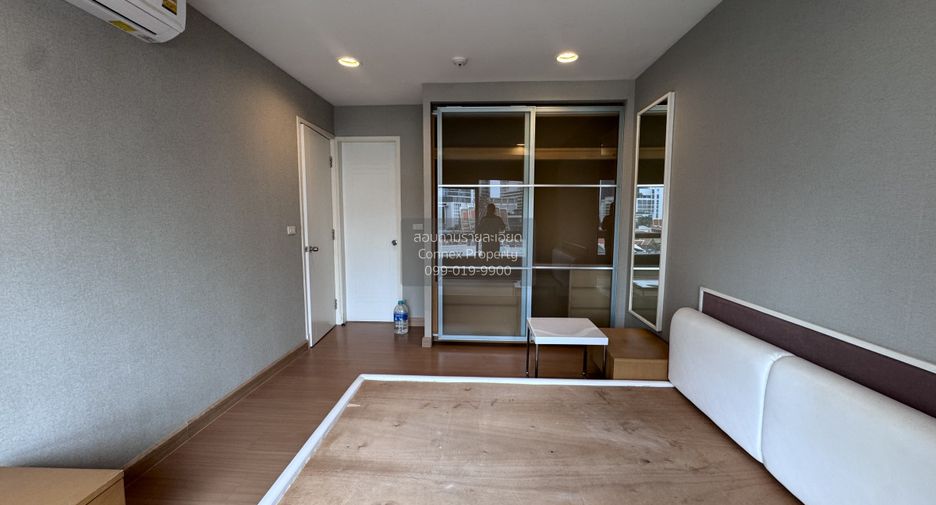 For rent 2 bedrooms condo in Bang Rak, Bangkok
