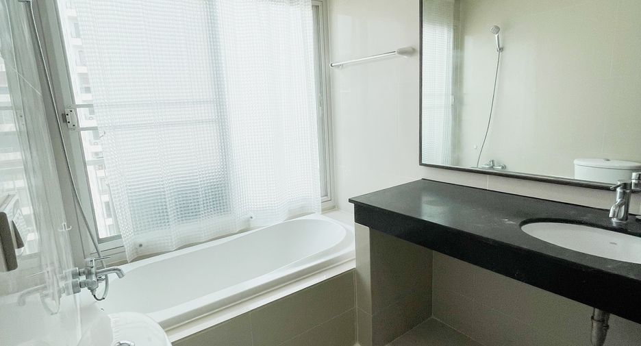 For rent 2 bedrooms condo in Watthana, Bangkok