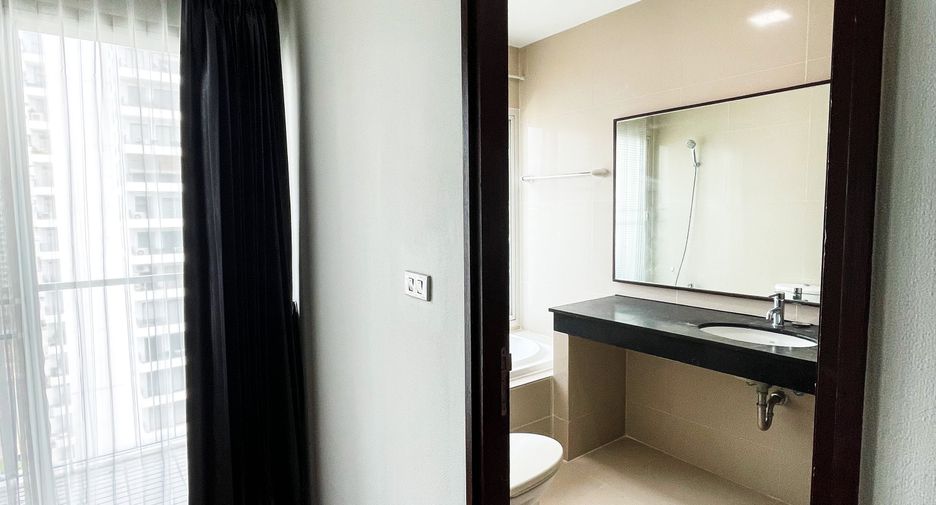 For rent 2 bedrooms condo in Watthana, Bangkok