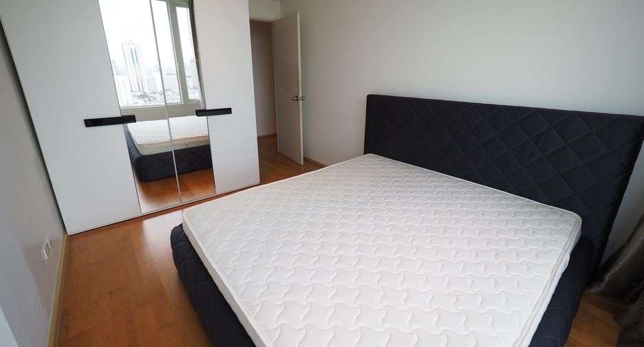 For rent 2 bedrooms condo in Ratchathewi, Bangkok