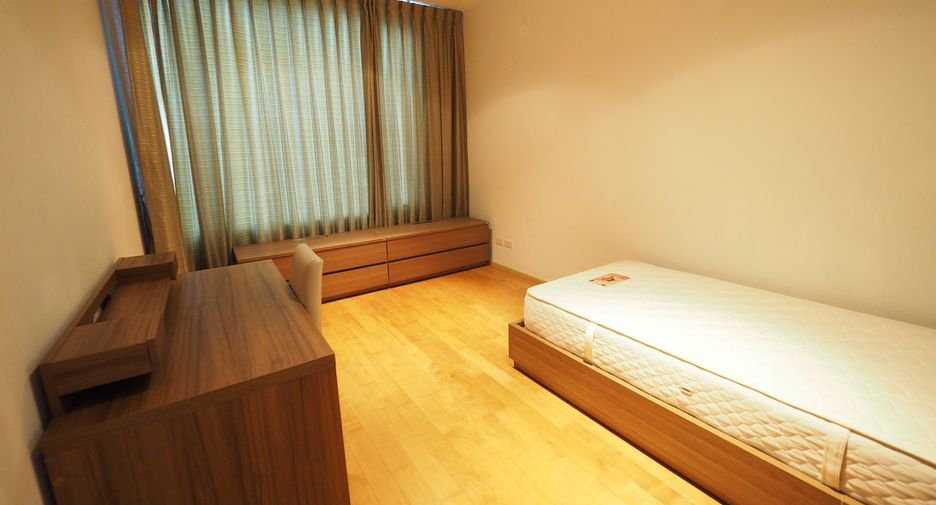 For rent 2 bedrooms condo in Ratchathewi, Bangkok