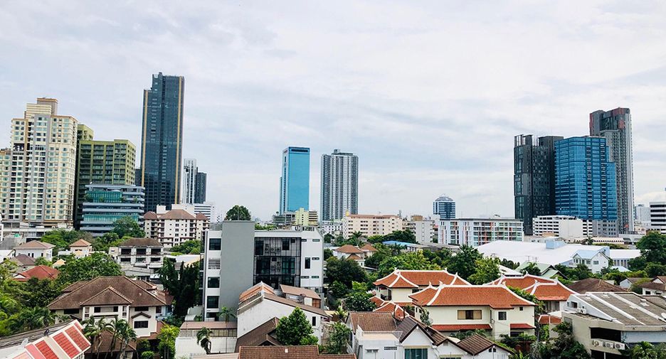 For rent 2 bedrooms condo in Watthana, Bangkok