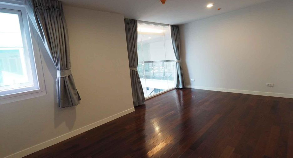 For rent 4 bedrooms condo in Watthana, Bangkok