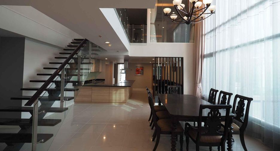 For rent 4 bedrooms condo in Watthana, Bangkok