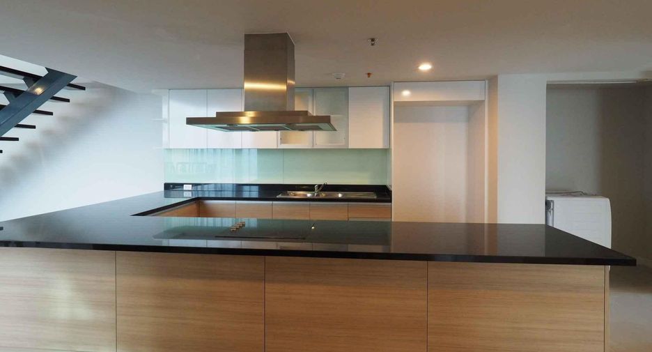 For rent 4 bedrooms condo in Watthana, Bangkok