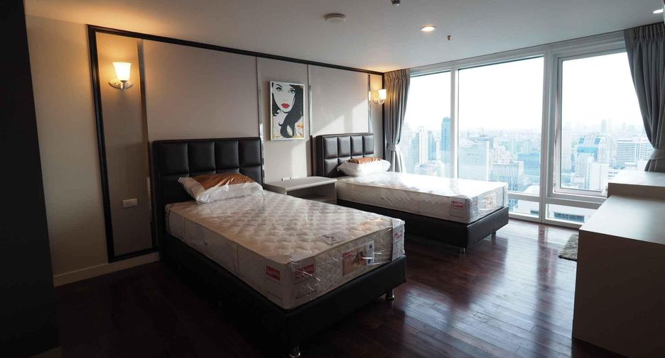 For rent 4 bedrooms condo in Watthana, Bangkok