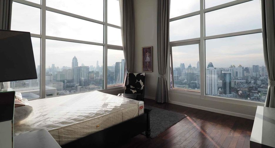 For rent 4 bedrooms condo in Watthana, Bangkok