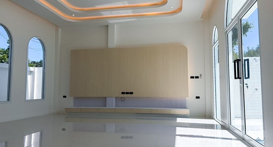 For sale 4 bedrooms house in Bang Lamung, Chonburi