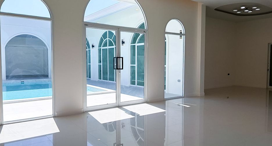 For sale 4 bedrooms house in Bang Lamung, Chonburi