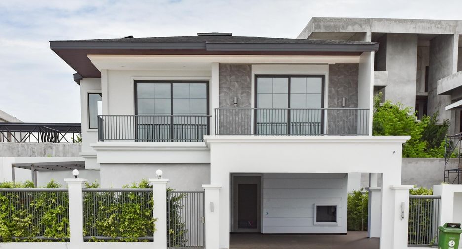 For sale 4 bedrooms house in Bang Lamung, Chonburi