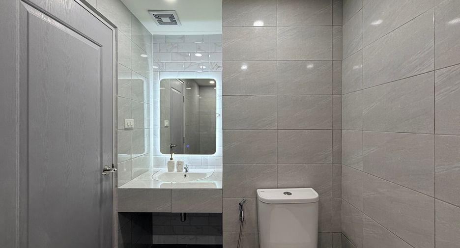 For sale 2 bedrooms condo in Khlong Toei, Bangkok