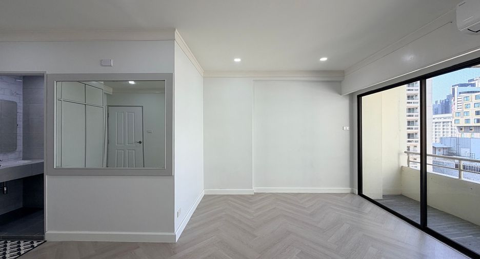 For sale 2 bedrooms condo in Khlong Toei, Bangkok