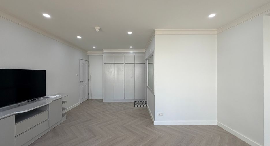 For sale 2 bedrooms condo in Khlong Toei, Bangkok