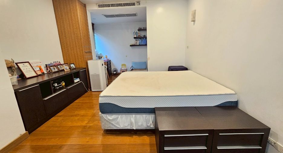 ให้เช่า 4 ห้องนอน บ้านเดี่ยว ใน วัฒนา, กรุงเทพฯ