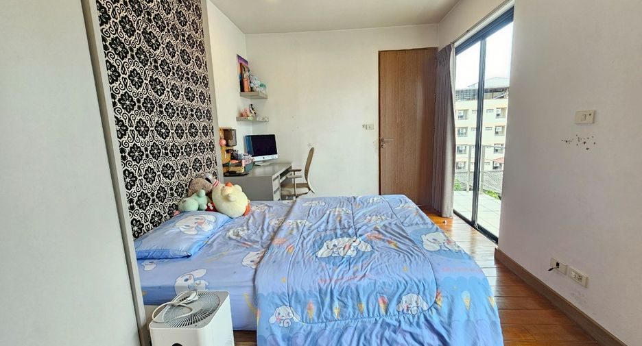 ให้เช่า 4 ห้องนอน บ้านเดี่ยว ใน วัฒนา, กรุงเทพฯ