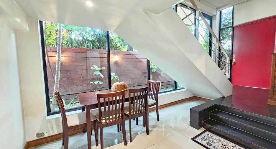 ให้เช่า 4 ห้องนอน บ้านเดี่ยว ใน วัฒนา, กรุงเทพฯ