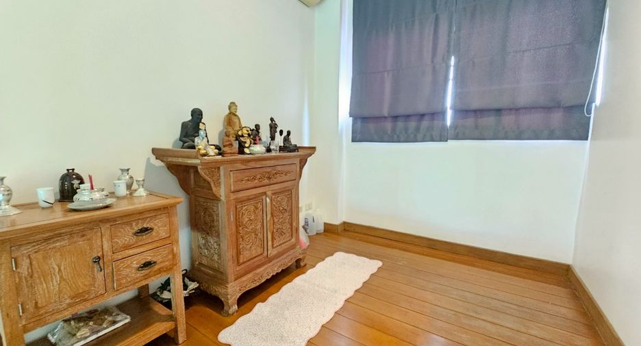 ให้เช่า 4 ห้องนอน บ้านเดี่ยว ใน วัฒนา, กรุงเทพฯ