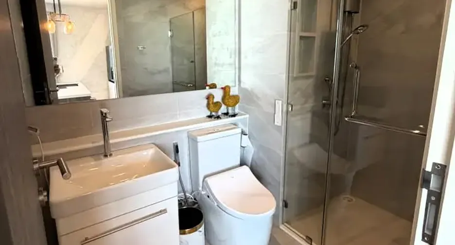 For rent 2 bedrooms condo in Watthana, Bangkok