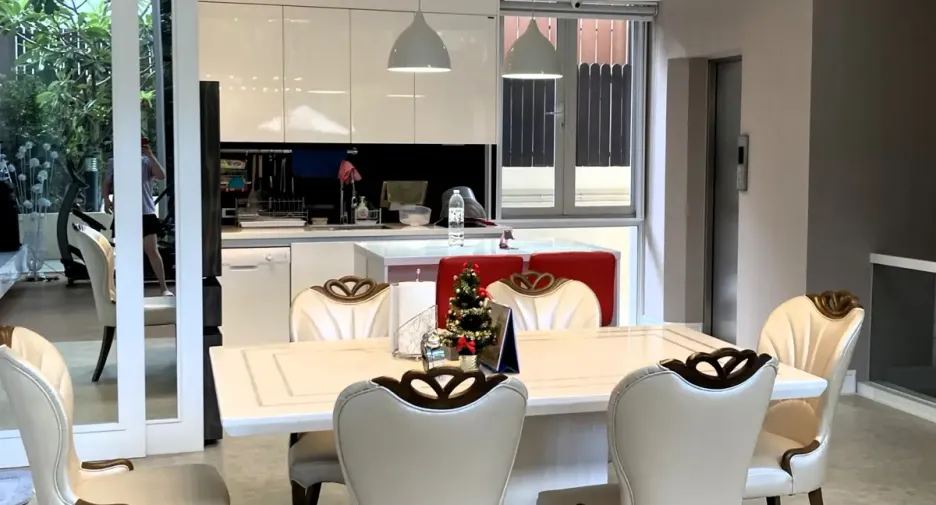 For rent and for sale 2 bedrooms house in Watthana, Bangkok