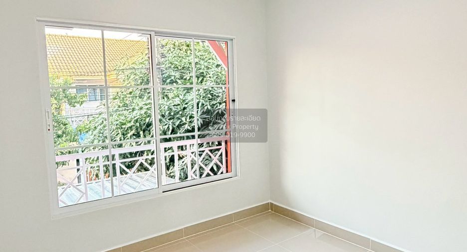 Casa adosada en venta de 3 habitaciones en Lam Luk Ka, Pathum Thani