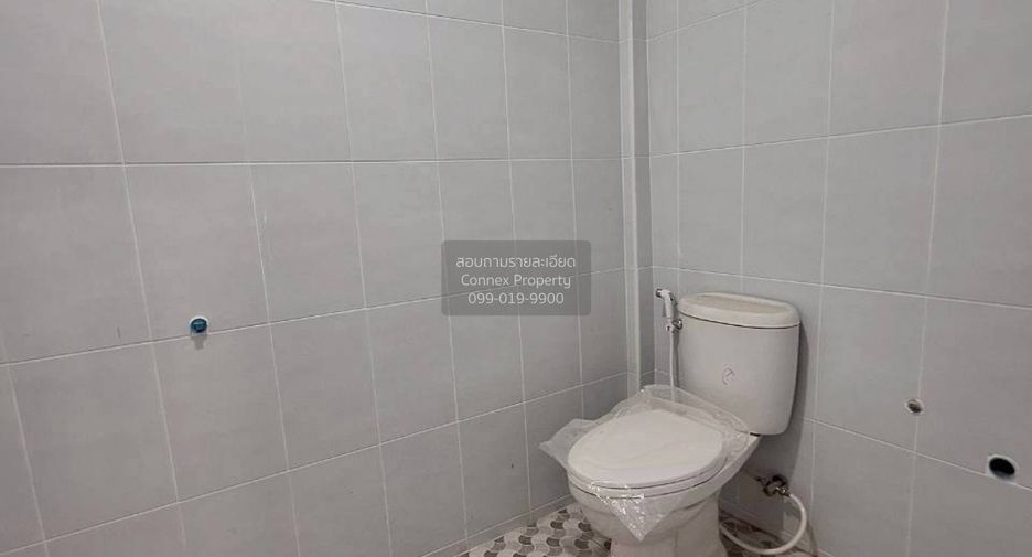 Casa adosada en venta de 2 habitaciones en Si Racha, Chonburi