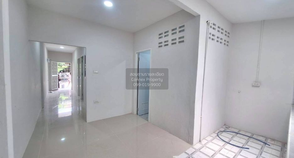 Casa adosada en venta de 2 habitaciones en Si Racha, Chonburi
